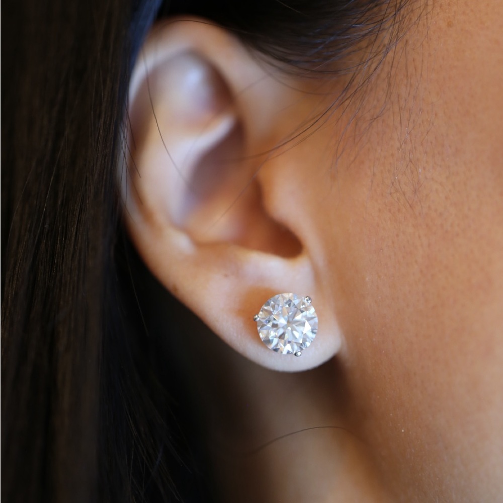 6 carat Diamond earrings white gold
